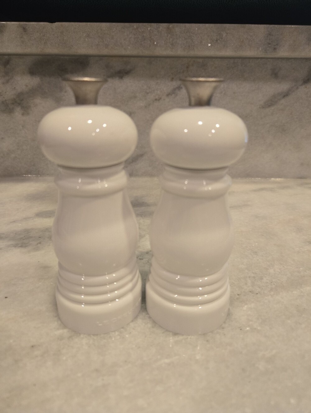 Le Creuset White Salt & Pepper Mill Set – Clasdic Gloss PAID $80